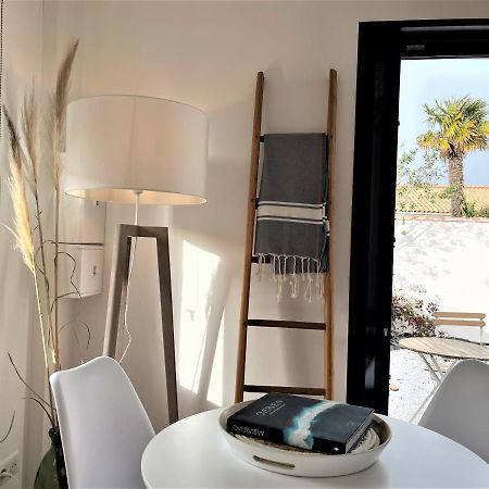 Maisonnette A Proximite Plage Et Port De St-Martin Saint-Martin-de-Re Exterior photo