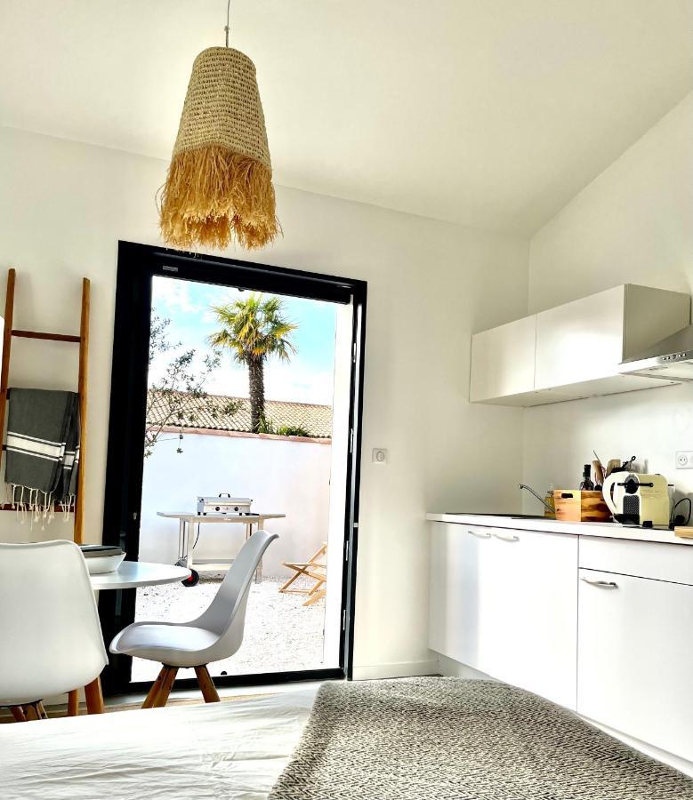 Maisonnette A Proximite Plage Et Port De St-Martin Saint-Martin-de-Re Exterior photo